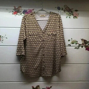 Women’s blouse pit to pit 22 inches
